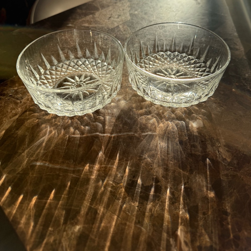 Vintage Diamond Starburst Pattern Glass Bowl - Picture 9 of 10